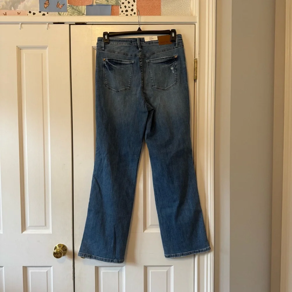 NWT Judy Blue Straight High Rise Tummy Control Distressed Knee Jeans Size 13/31 - Picture 4 of 16